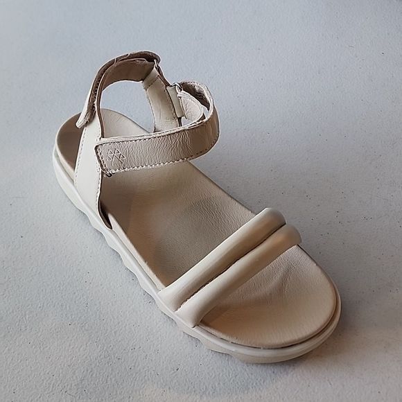 Cougar Womens Adjustable Oyster Sandal Size 6.5 Medium - Picture 1 of 4